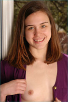 Free porn pics of Kylie a un joli minou 4 of 45 pics