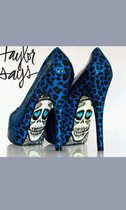 Free porn pics of Shoes a Sissy Did Not Know She Needed 48 of 127 pics