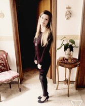 Free porn pics of beautyfull Italian girl pantyhose lover feet 75 of 185 pics